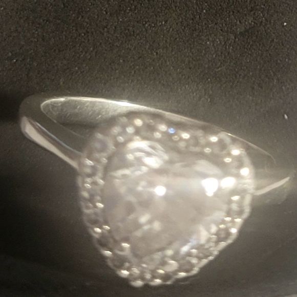 ❤️🎉⚘️Host Pick⚘️🎉❤️ Sterling silver size 8 with zirconia - Picture 2 of 4